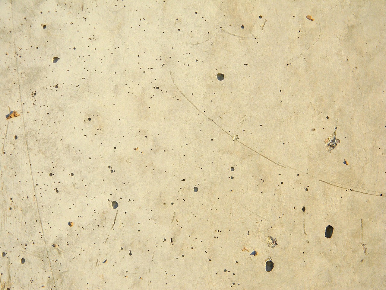 découvrez les étapes clés pour réaliser un coulage de dalle en béton réussi, avec des conseils pratiques pour assurer durabilité et solidité.